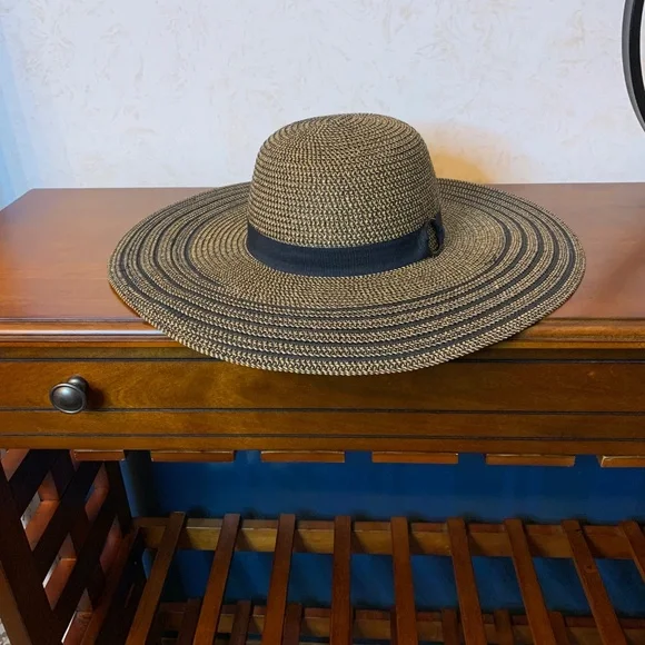 I.N.C. Natural and Black Floppy Hat with Ultraviolet Protection - Picture 3 of 9